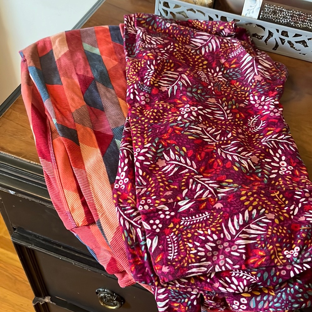 2 pairs of Lularoe tall & curvy leggings